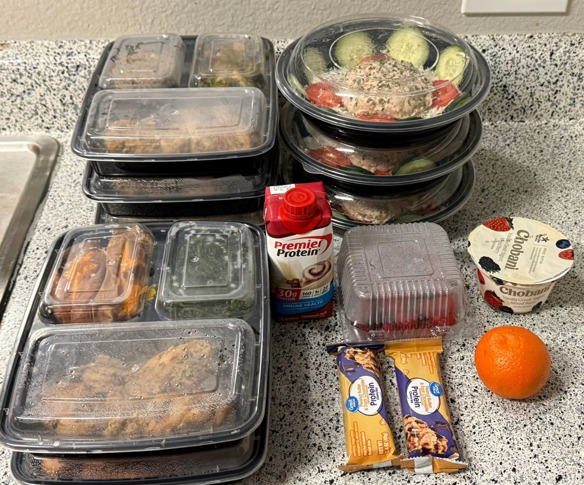 A full week of prepped meals, snacks and fruit