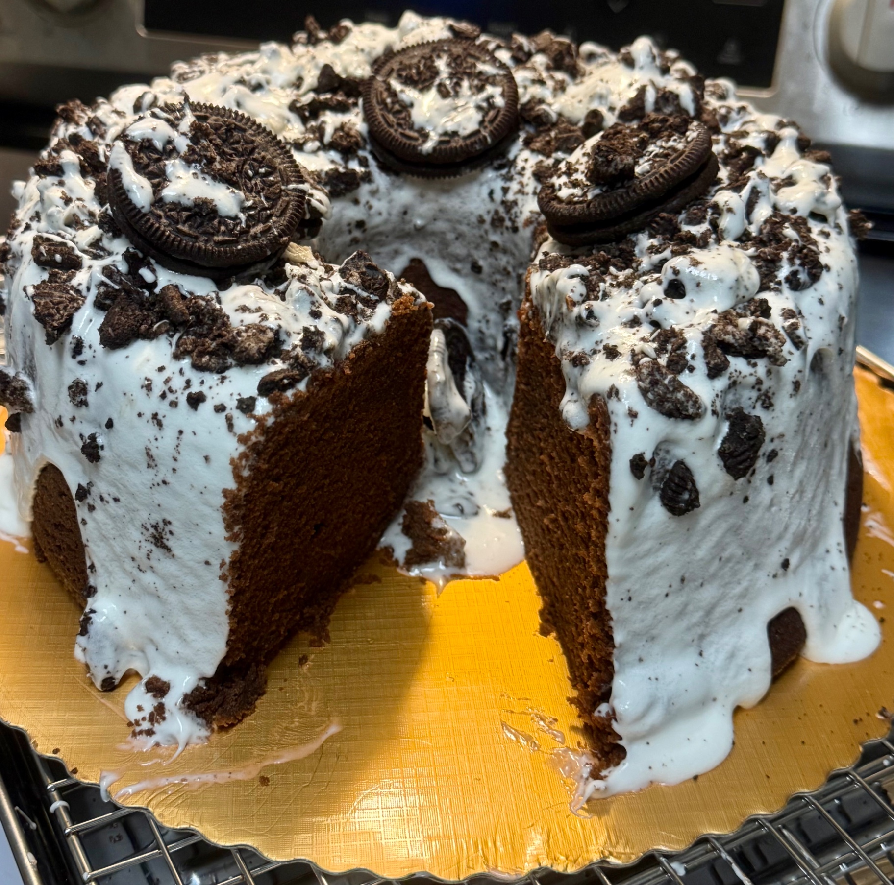 Oreo drip pound cake